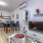 Apartment Center Sea By Interhome