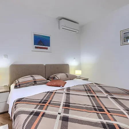 Center Sea By Interhome * Poreč