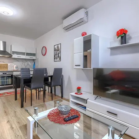 Appartement Center Sea By Interhome